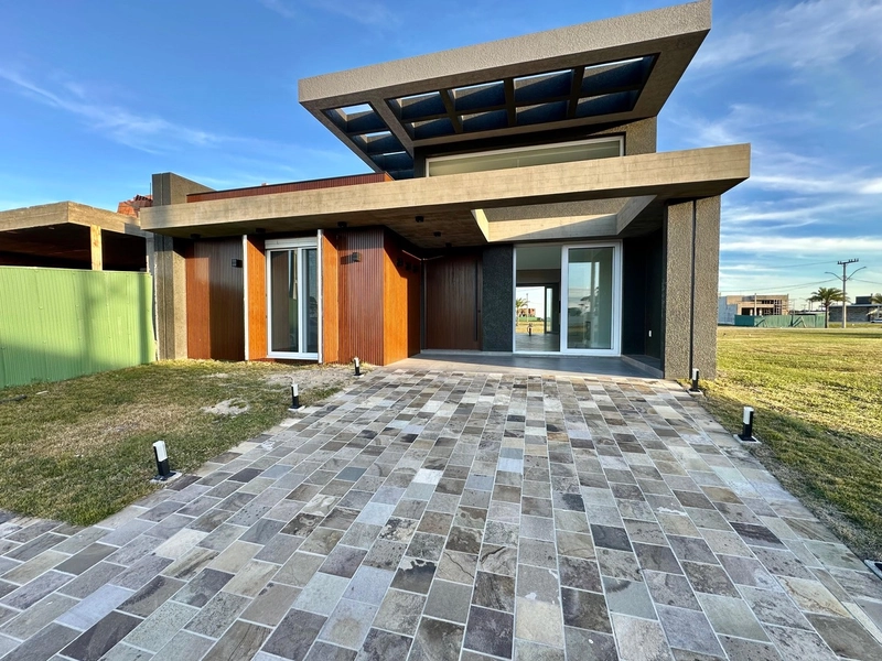 EXCELENTE CASA COM 04 SUÍTES EM CONDOMÍNIO FECHADO EM XANGRI-LÁ: 30ª foto da galeria de imagens do imóvel