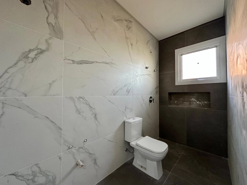 EXCELENTE CASA COM 04 SUÍTES EM CONDOMÍNIO FECHADO EM XANGRI-LÁ: 16ª foto da galeria de imagens do imóvel