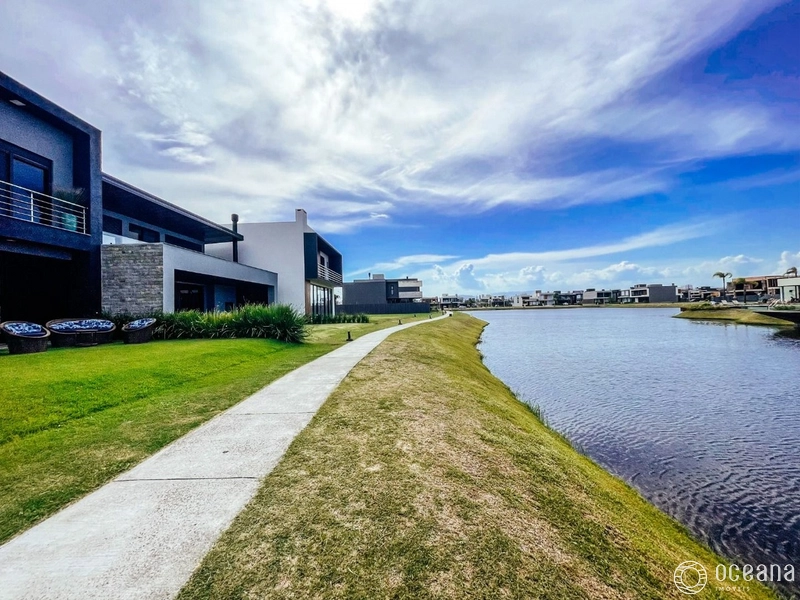 Excelente sobrado beira lago em condomínio.: 17ª foto da galeria de imagens do imóvel