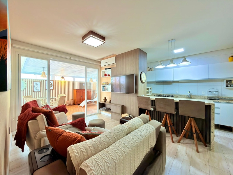 APARTAMENTO COM TERRAÇO EM “L” EM CAPÃO DA CANOA À VENDA: 1ª foto da galeria de imagens do imóvel