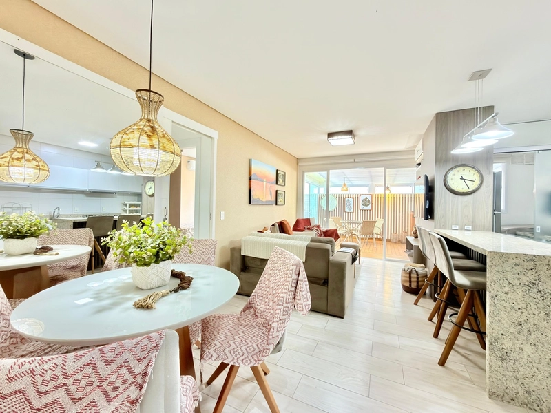 APARTAMENTO COM TERRAÇO EM “L” EM CAPÃO DA CANOA À VENDA: 2ª foto da galeria de imagens do imóvel