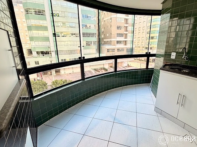 APARTAMENTO MOBILIADO DE 02 DORMITÓRIOS JUNTO A AVENIDA UBIRAJARA COM VISTA PARA O MAR!: 3ª foto da galeria de imagens do imóvel