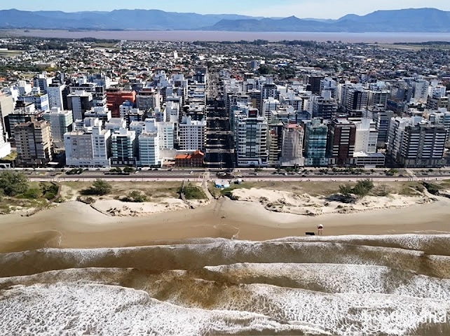 APARTAMENTO MOBILIADO DE 02 DORMITÓRIOS JUNTO A AVENIDA UBIRAJARA COM VISTA PARA O MAR!: 10ª foto da galeria de imagens do imóvel