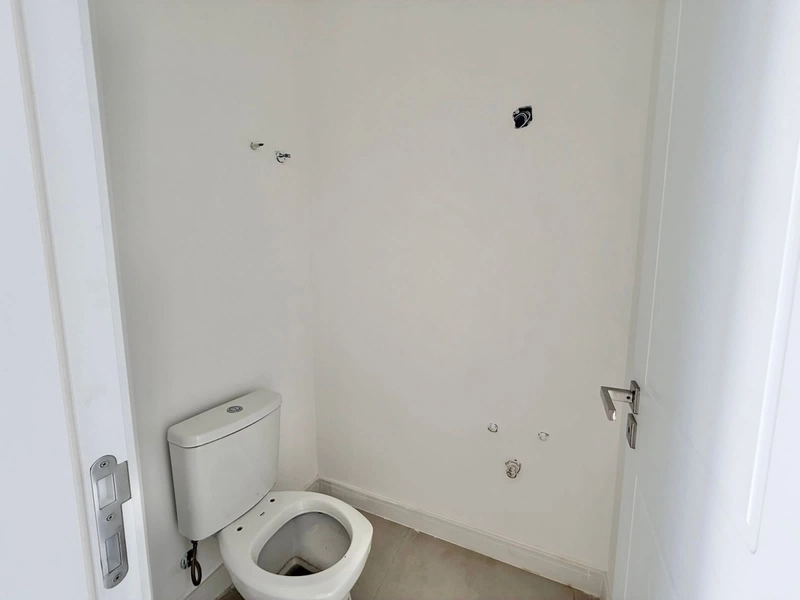 APARTAMENTO COM SACADA DE FRENTE A UMA QUADRA DO MAR!: 2ª foto da galeria de imagens do imóvel