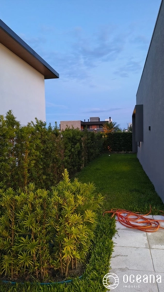 CASA EM CONDOMÍNIO FECHADO COMPOSTA POR 03 SUÍTES!: 2ª foto da galeria de imagens do imóvel