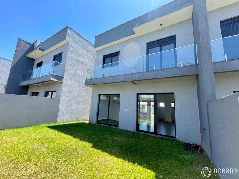 CASA SOBRADO POUCOS METROS DO MAR!: 3ª foto da galeria de imagens do imóvel