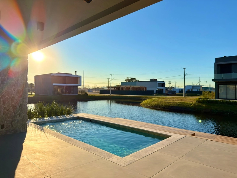 SOBRADO BEIRA LAGO À VENDA: 2ª foto da galeria de imagens do imóvel