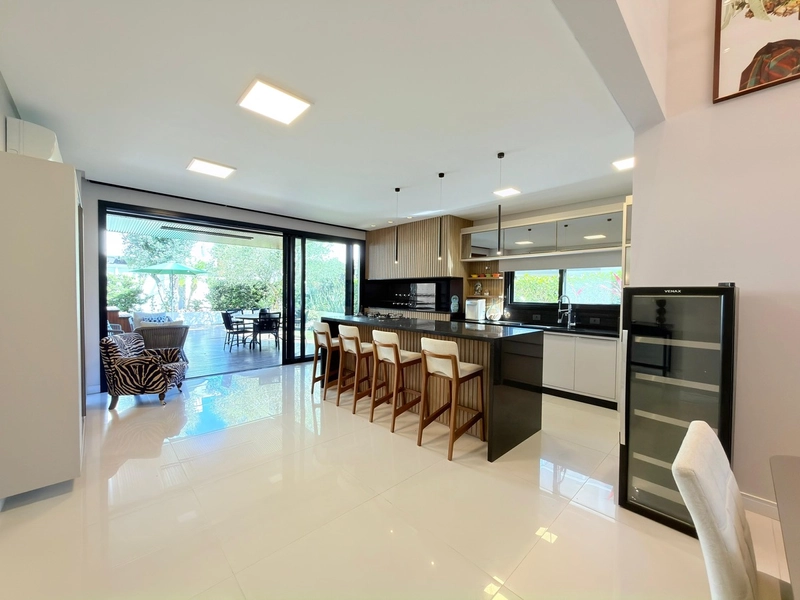 CASA COMPLETAMENTE MOBILIADA E DECORADA COM 04 SUÍTES INDIVIDUAIS!: 5ª foto da galeria de imagens do imóvel