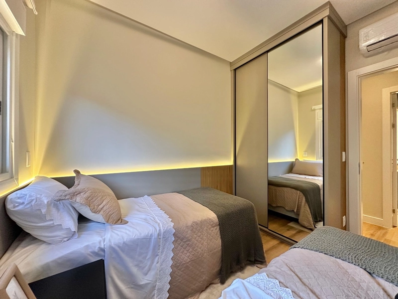 APARTAMENTO DE 02 DORMITÓRIOS MOBILIADO E DECORADO: 2ª foto da galeria de imagens do imóvel