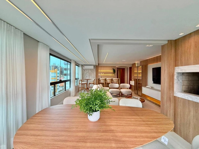 AMPLO APARTAMENTO DECORADO DE 03 DORM COM VISTA PARA A SERRA E O MAR!: 1ª foto da galeria de imagens do imóvel