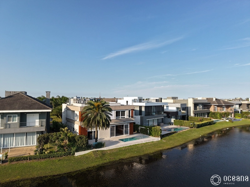 EXCELENTE SOBRADO BEIRA LAGO EM CONDOMÍNIO FECHADO COMPOSTO POR 05 SUÍTES!: 48ª foto da galeria de imagens do imóvel