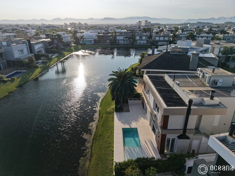 EXCELENTE SOBRADO BEIRA LAGO EM CONDOMÍNIO FECHADO COMPOSTO POR 05 SUÍTES!: 49ª foto da galeria de imagens do imóvel