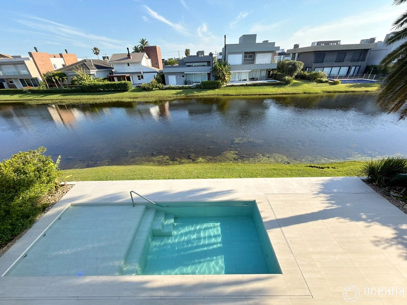 EXCELENTE SOBRADO BEIRA LAGO EM CONDOMÍNIO FECHADO COMPOSTO POR 05 SUÍTES!: 47ª foto da galeria de imagens do imóvel