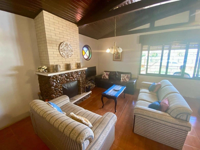 CASA MOBILIADA EM XANGRI-LÁ COMPOSTA POR 03 DORMITÓRIOS: 2ª foto da galeria de imagens do imóvel
