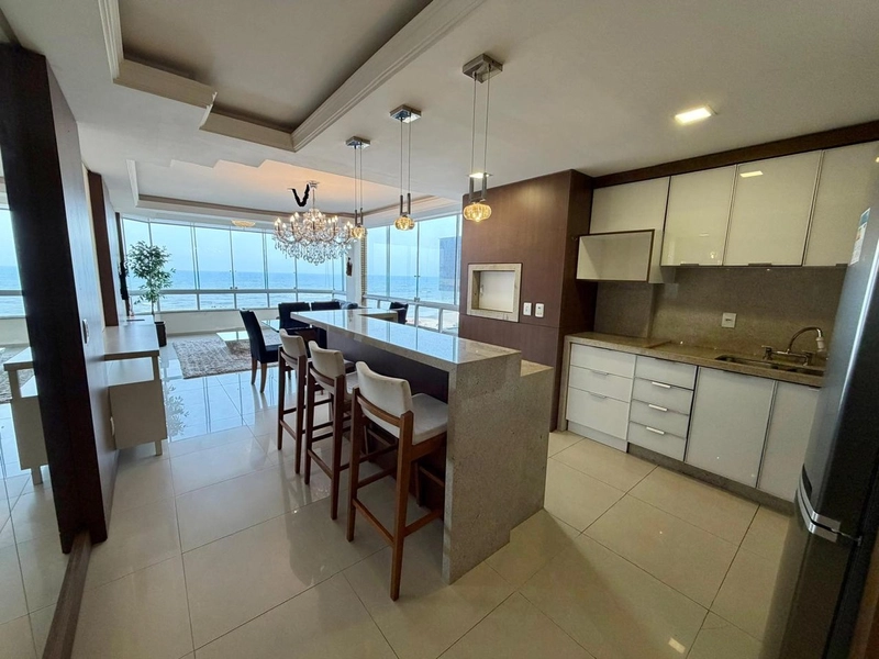 APARTAMENTO MOBILIADO E DECORADO DE FRENTE PARA O MAR COM DUAS VAGAS!: 5ª foto da galeria de imagens do imóvel