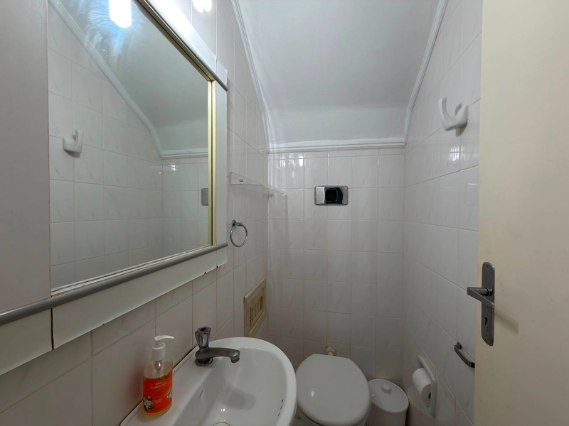 SOBRADO EM CONDOMÍNIO COM PISCINA POR APENAS R$350 MIL!: 7ª foto da galeria de imagens do imóvel