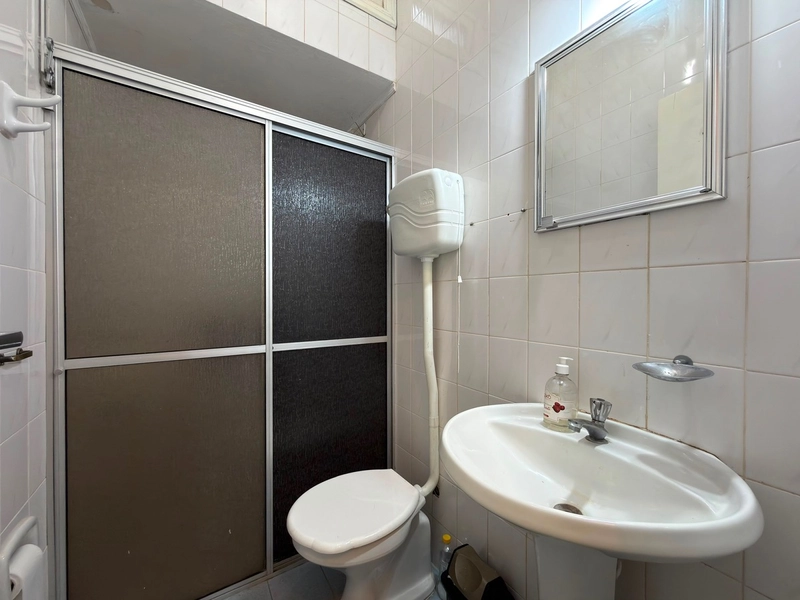 SOBRADO EM CONDOMÍNIO COM PISCINA POR APENAS R$350 MIL!: 2ª foto da galeria de imagens do imóvel