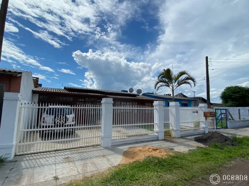 Casa em Capao da Canoa com Piscina: 1ª foto da galeria de imagens do imóvel