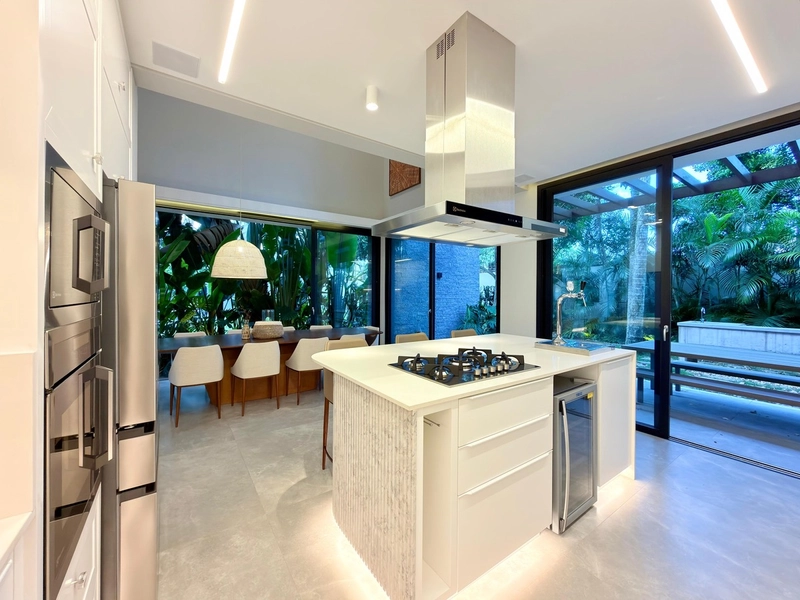 CASA MOBILIADA E DECORADA EM CONDOMÍNIO FECHADO COM 230m²: 5ª foto da galeria de imagens do imóvel