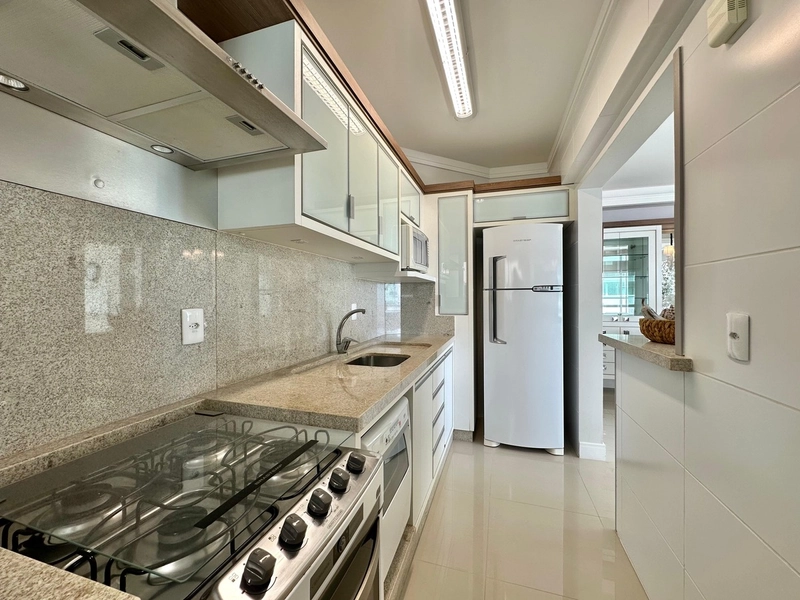 APARTAMENTO MOBILIADO E DECORADO COM DUAS VAGAS DE GARAGEM!: 6ª foto da galeria de imagens do imóvel