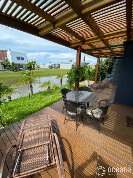CASA TÉRREA BEIRA LAGO EM CONDOMÍNIO FECHADO.: 5ª foto da galeria de imagens do imóvel