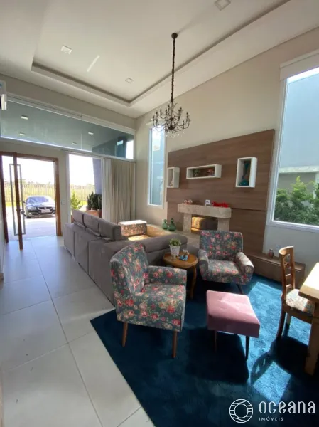 CASA TÉRREA BEIRA LAGO EM CONDOMÍNIO FECHADO.: 1ª foto da galeria de imagens do imóvel