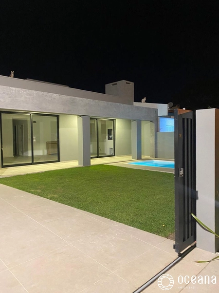 Casa nova 5 suíte no centro de capão da canoa: 20ª foto da galeria de imagens do imóvel