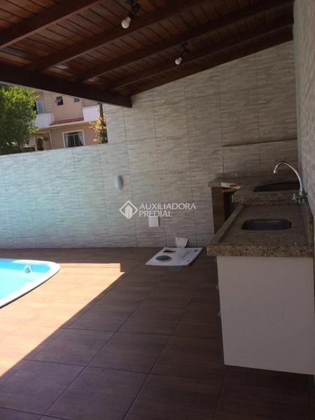 Casa com 4 Suítes em Canasvieiras: 26ª foto da galeria de imagens do imóvel