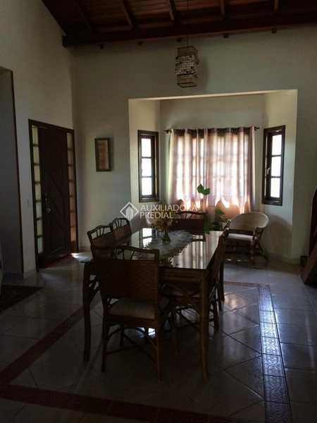 Casa com 4 Suítes em Canasvieiras: 32ª foto da galeria de imagens do imóvel