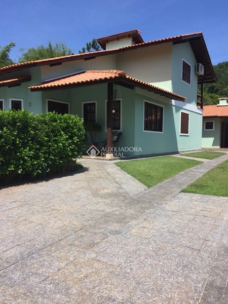 Casa com 4 Suítes em Canasvieiras: 19ª foto da galeria de imagens do imóvel