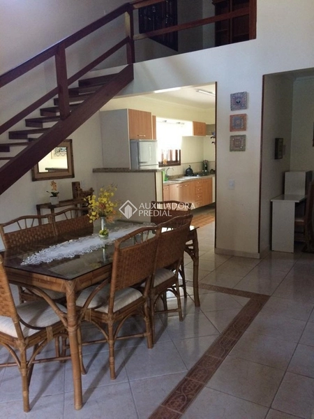 Casa com 4 Suítes em Canasvieiras: 34ª foto da galeria de imagens do imóvel