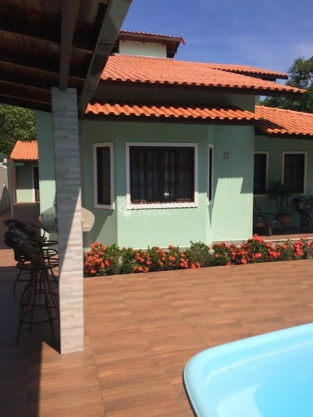 Casa com 4 Suítes em Canasvieiras: 25ª foto da galeria de imagens do imóvel