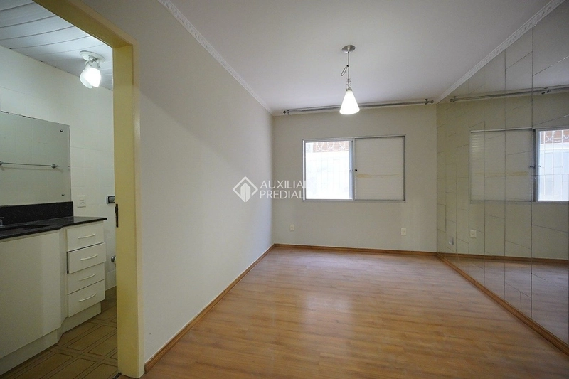 Apartamento mobiliado com 2 quartos - reformado - Centro - Florianópolis/SC: 3ª foto da galeria de imagens do imóvel