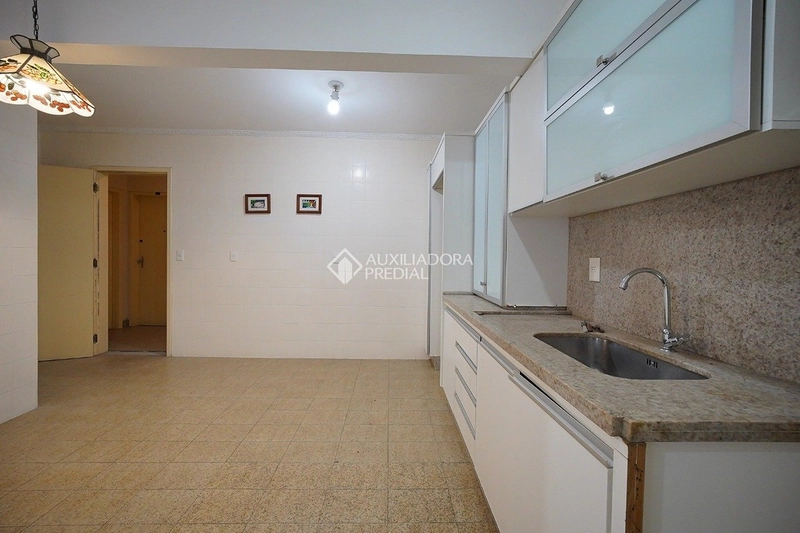 Apartamento mobiliado com 2 quartos - reformado - Centro - Florianópolis/SC: 4ª foto da galeria de imagens do imóvel