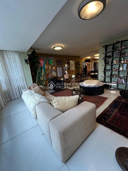 Apartamento amplo para alugar próximo ao Shopping Beira-Mar Florianópolis | 5 quartos | 2 suítes | alto padrão: 3ª foto da galeria de imagens do imóvel