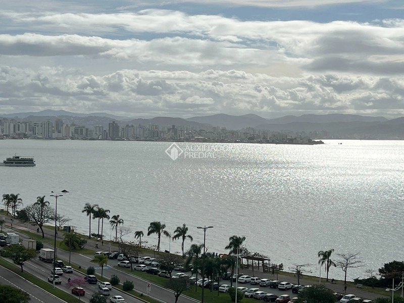 Cobertura Duplex à venda na Beira-Mar Norte | Vista frontal para o mar | Centro de Florianópolis: 4ª foto da galeria de imagens do imóvel