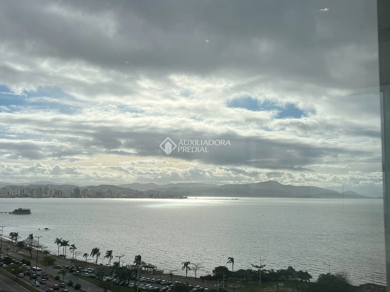 Cobertura Duplex à venda na Beira-Mar Norte | Vista frontal para o mar | Centro de Florianópolis: 47ª foto da galeria de imagens do imóvel