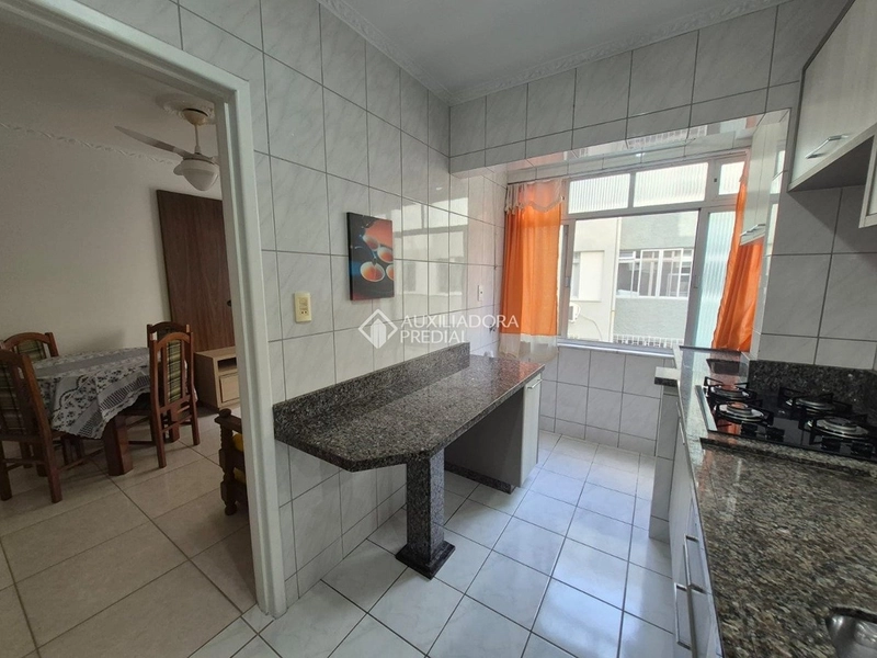 Apartamento mobiliado para alugar na Trindade Florianópolis | 2 dormitórios | completo | rua silenciosa: 3ª foto da galeria de imagens do imóvel
