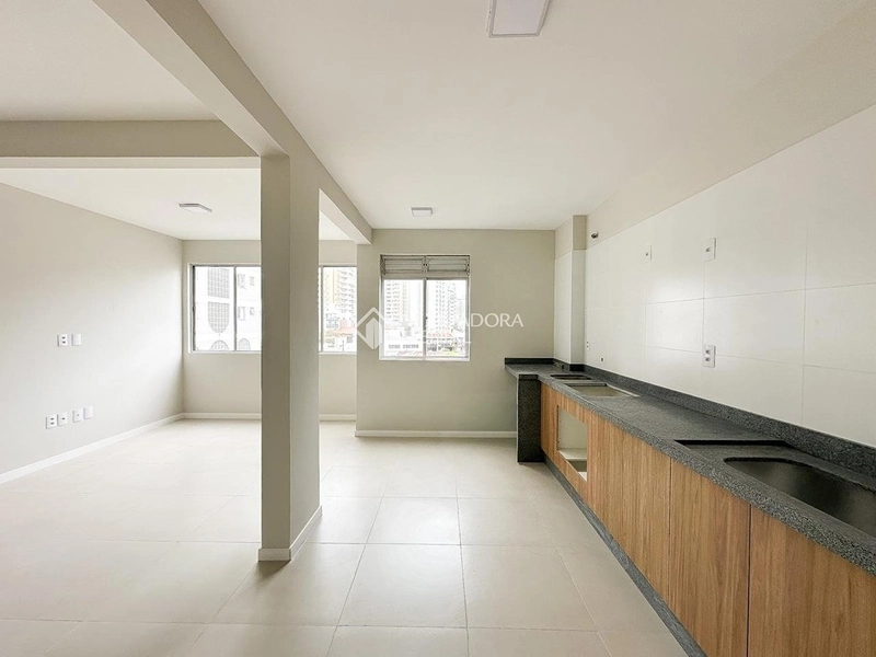 Apartamento reformado à venda no Kobrasol | 2 dormitórios | 68 m² | São José/SC: 4ª foto da galeria de imagens do imóvel