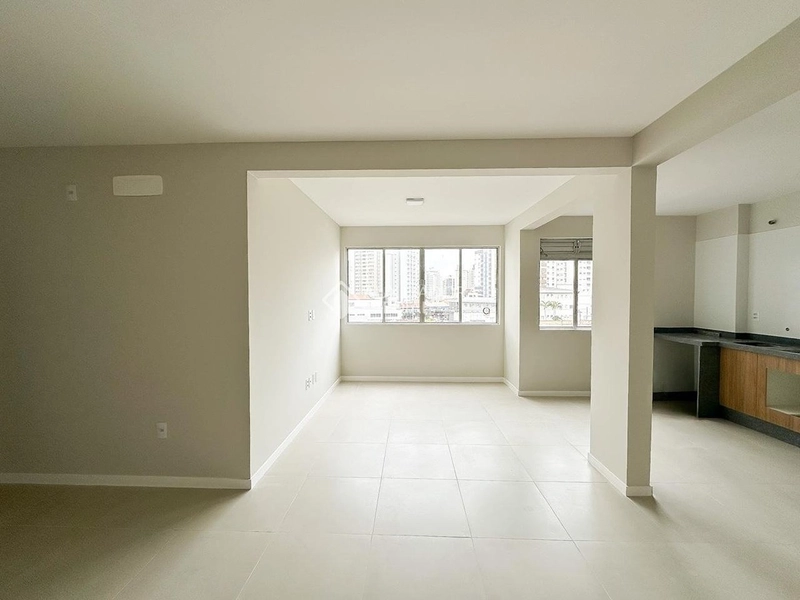 Apartamento reformado à venda no Kobrasol | 2 dormitórios | 68 m² | São José/SC: 3ª foto da galeria de imagens do imóvel