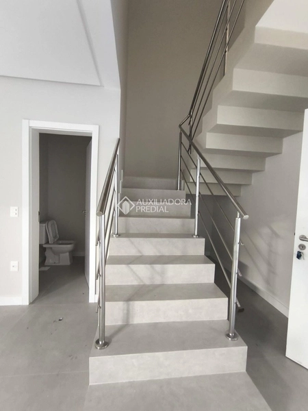 Casa para alugar no bairro João Paulo em Florianópolis | 3 suítes | Espaço gourmet: 13ª foto da galeria de imagens do imóvel