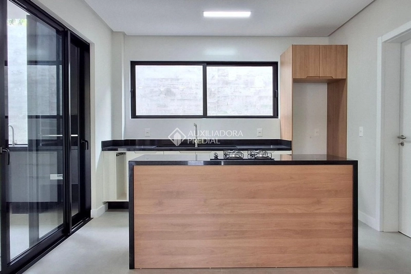 Casa para alugar no bairro João Paulo em Florianópolis | 3 suítes | Espaço gourmet: 6ª foto da galeria de imagens do imóvel