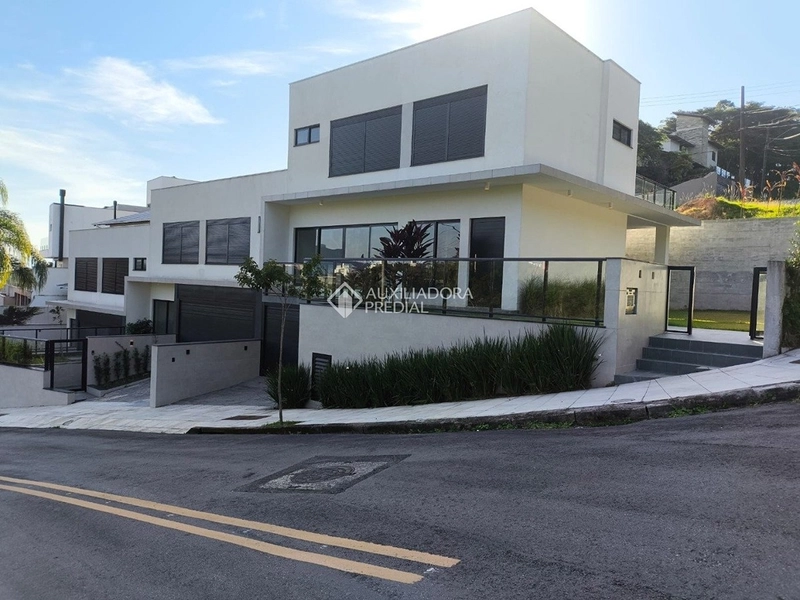 Casa para alugar no bairro João Paulo em Florianópolis | 3 suítes | Espaço gourmet: 30ª foto da galeria de imagens do imóvel