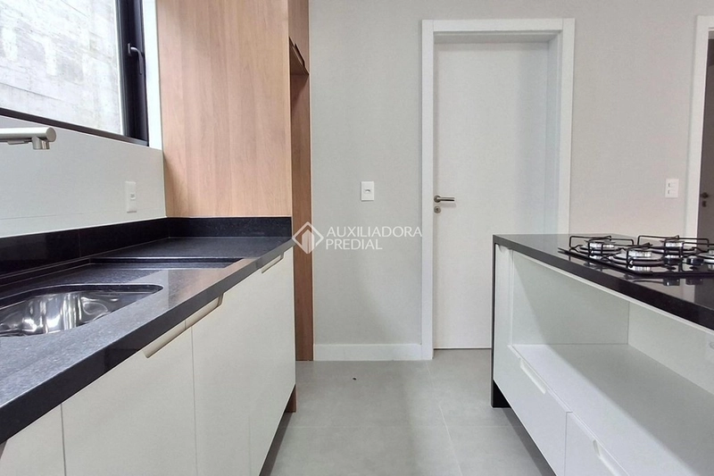 Casa para alugar no bairro João Paulo em Florianópolis | 3 suítes | Espaço gourmet: 8ª foto da galeria de imagens do imóvel