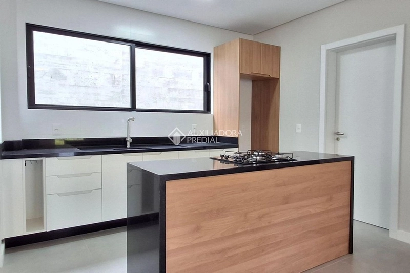 Casa para alugar no bairro João Paulo em Florianópolis | 3 suítes | Espaço gourmet: 5ª foto da galeria de imagens do imóvel