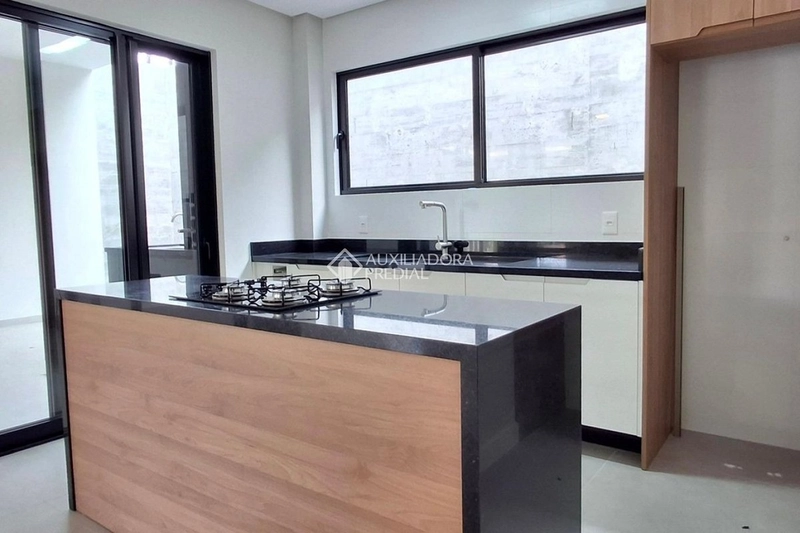 Casa para alugar no bairro João Paulo em Florianópolis | 3 suítes | Espaço gourmet: 7ª foto da galeria de imagens do imóvel