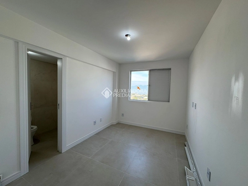 Apartamento reformado com vista para as pontes | 2 dormitórios | Centro de Florianópolis: 12ª foto da galeria de imagens do imóvel