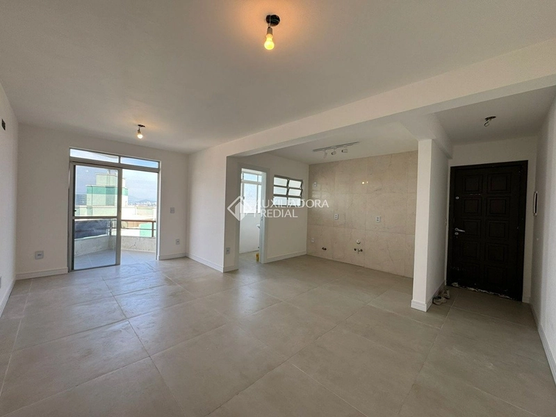 Apartamento reformado com vista para as pontes | 2 dormitórios | Centro de Florianópolis: 14ª foto da galeria de imagens do imóvel