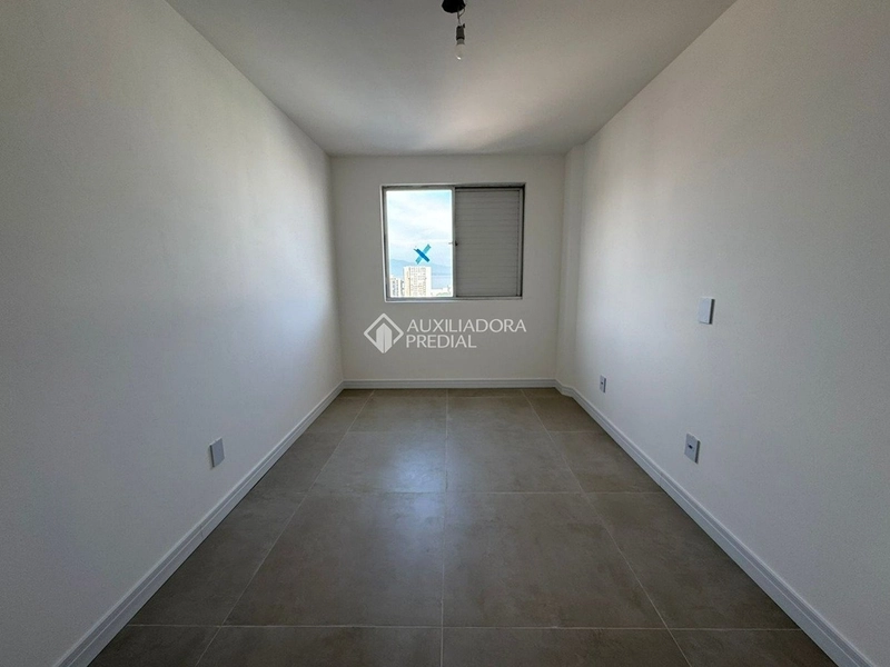 Apartamento reformado com vista para as pontes | 2 dormitórios | Centro de Florianópolis: 8ª foto da galeria de imagens do imóvel