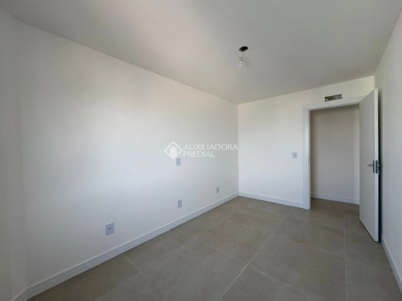 Apartamento reformado com vista para as pontes | 2 dormitórios | Centro de Florianópolis: 9ª foto da galeria de imagens do imóvel